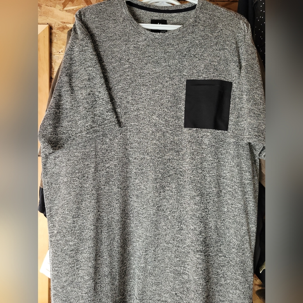 Men's Black Bull Gray T Shirt with Black Pocket Size XL